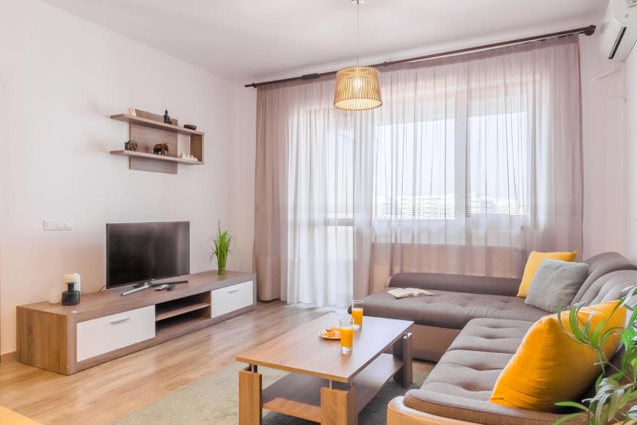 Appartamento Lovely With View Bucarest